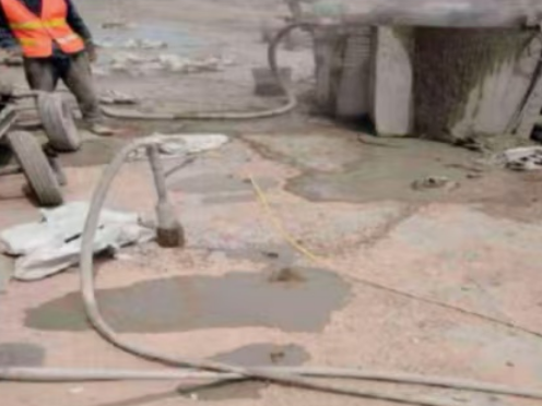 襄州水泥混凝土路面板底注浆技术 路面脱空注浆整治方案